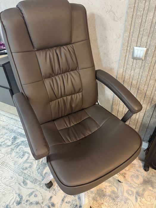 Офисное кресло дафна