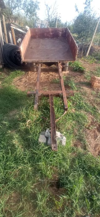 Vând remorcă de tractor