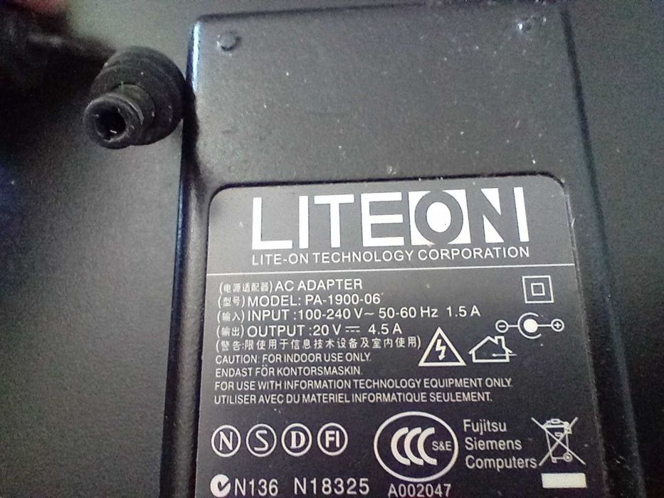 Încărcător Toshiba bun si pt Asus. 19v, 6,32a,