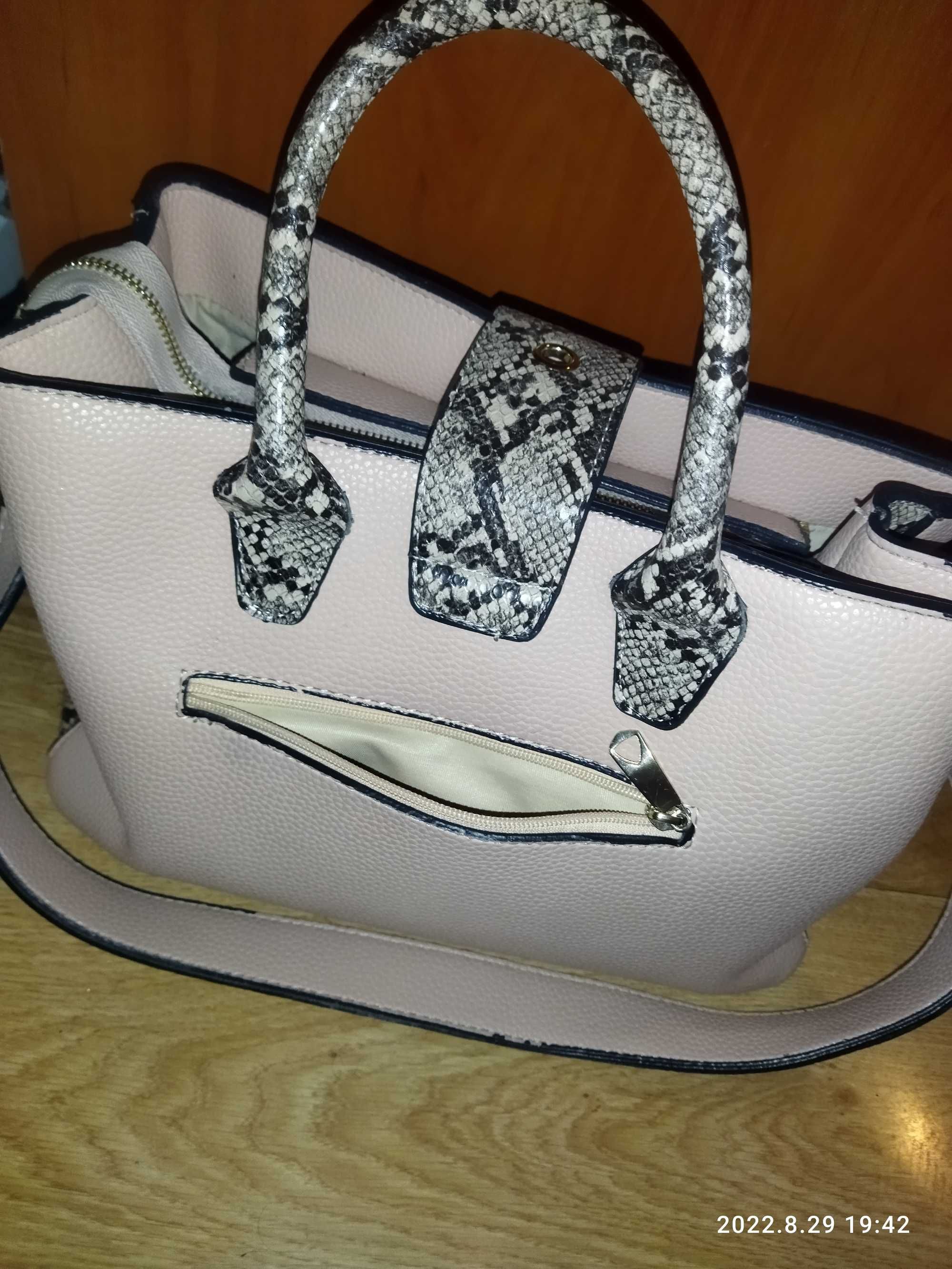Дамска бутикова чанта със змийски орнамент