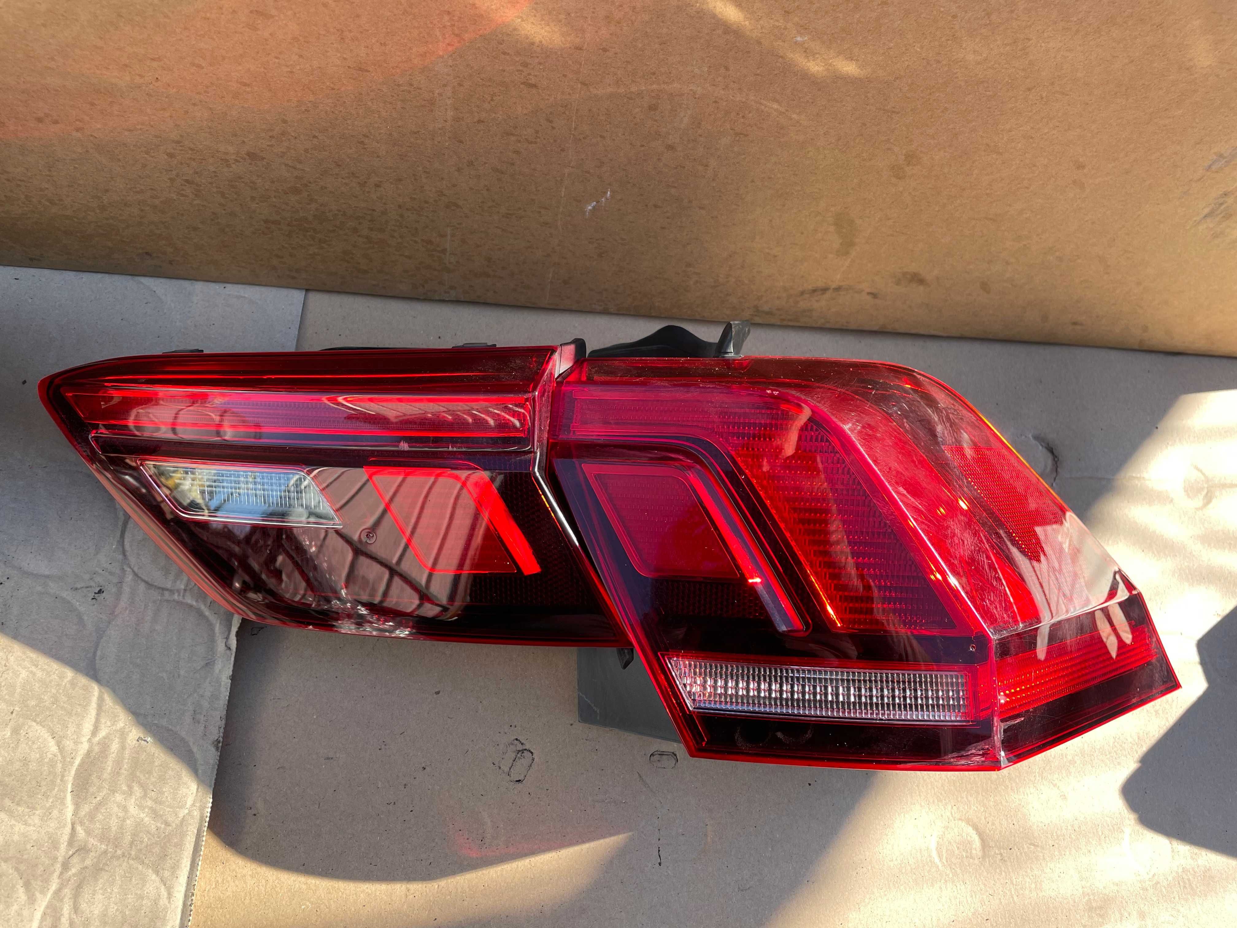 Stop stanga-dreapta pe aripa VW Tiguan 2018 5NA945095C 5NA945096C