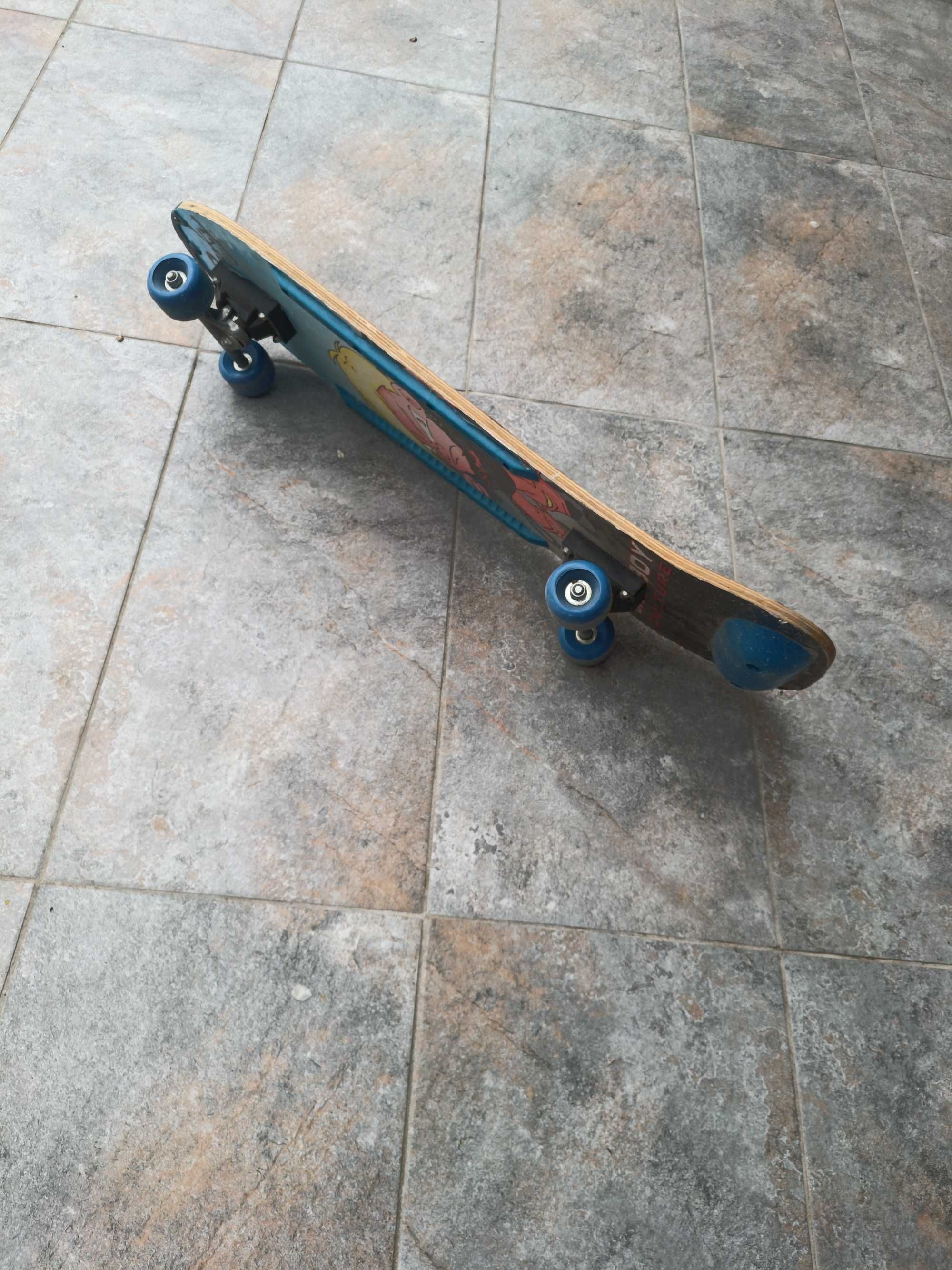 Vând skateboard.