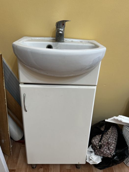 Продам раковину со шкафом