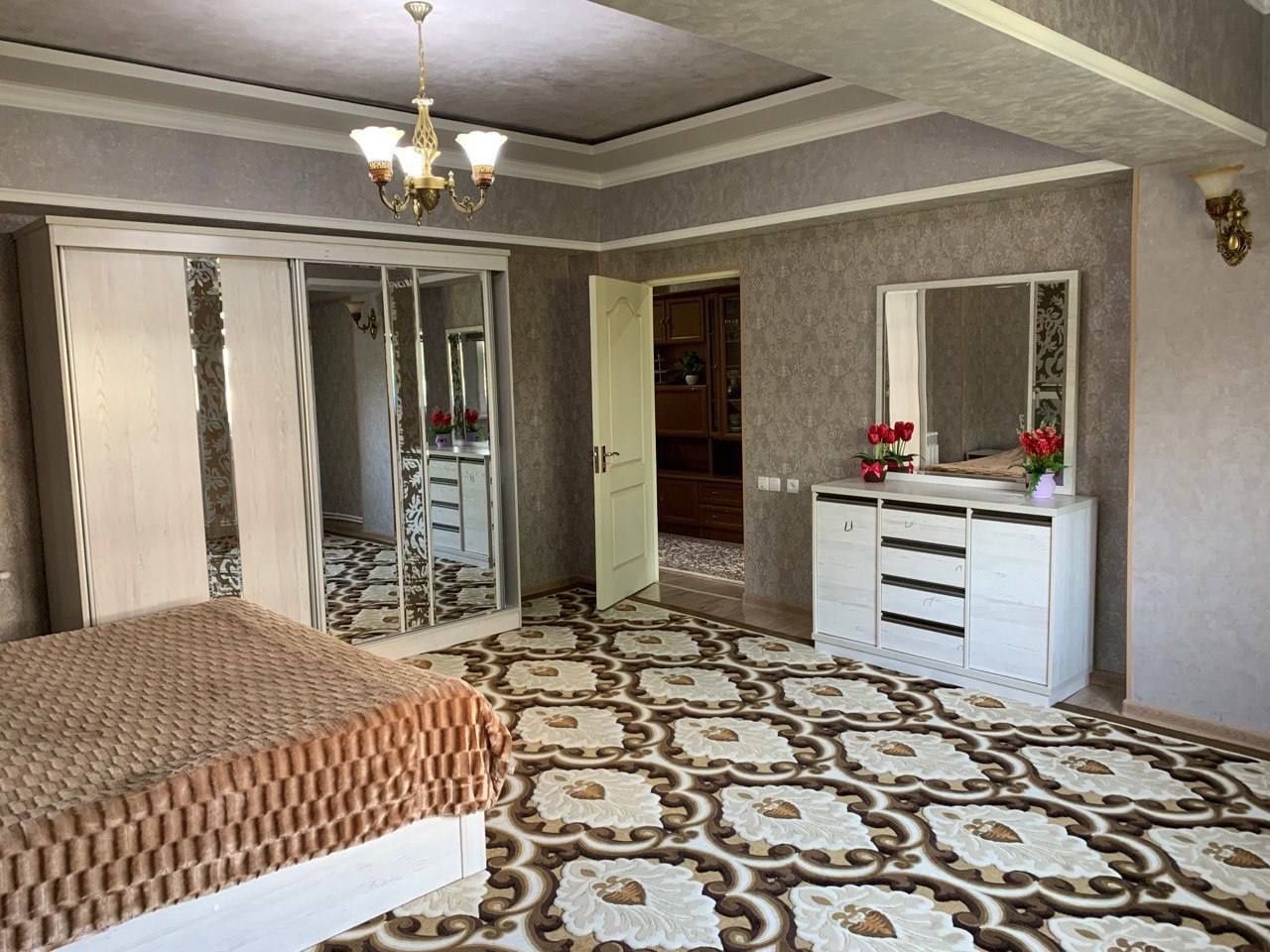 Сдается 3х ком квартира на ЦУМ Ц-7, ор-р: 110 школа, 103 м²