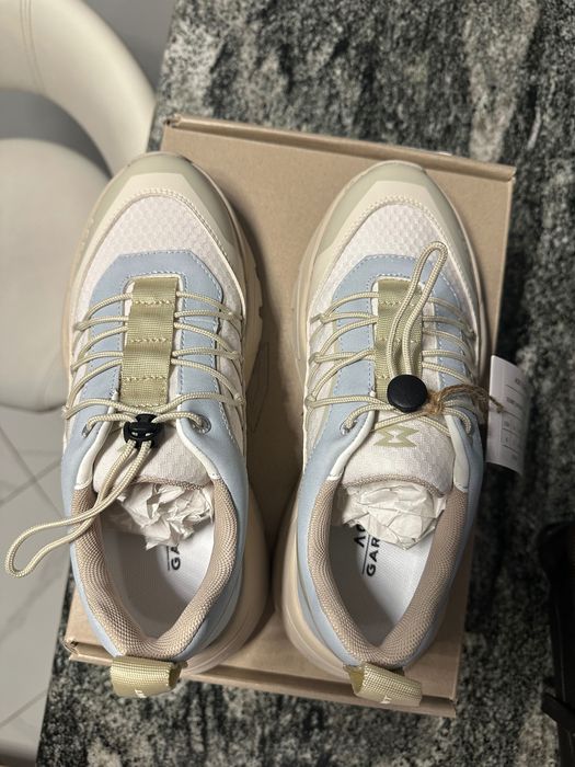 Сникарси Garmont