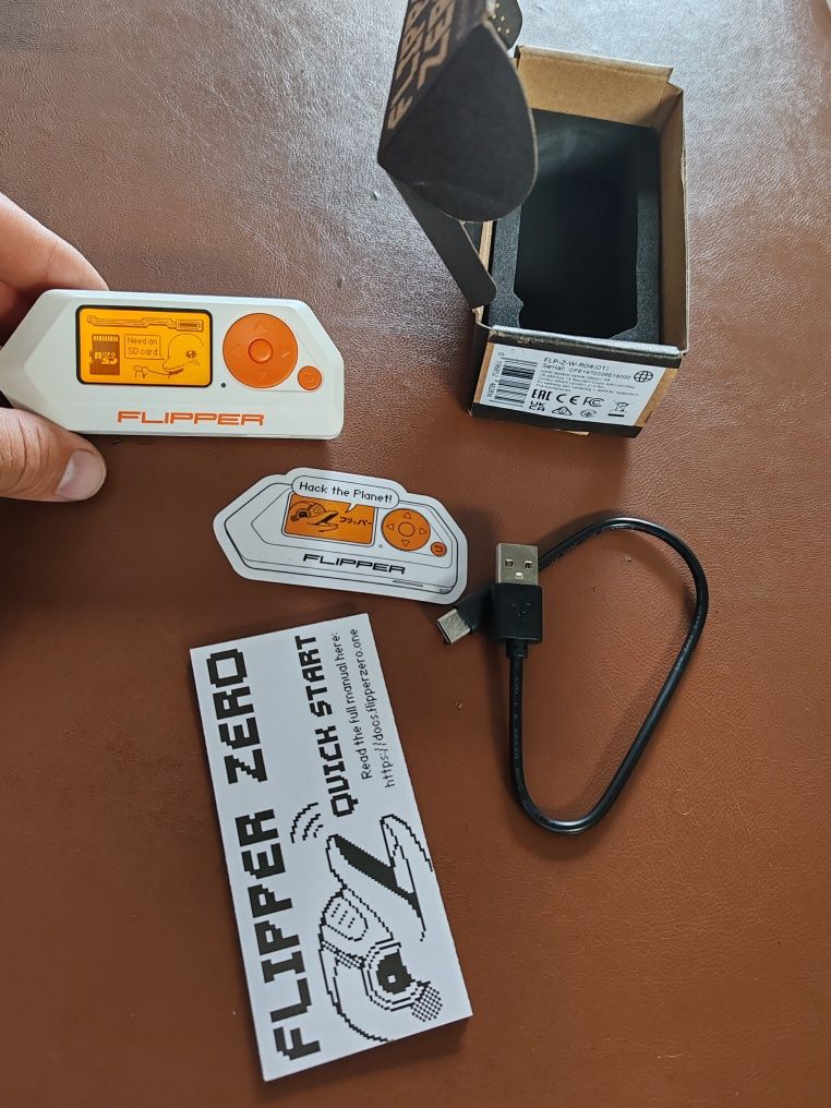 Flipper Zero                   Noi
