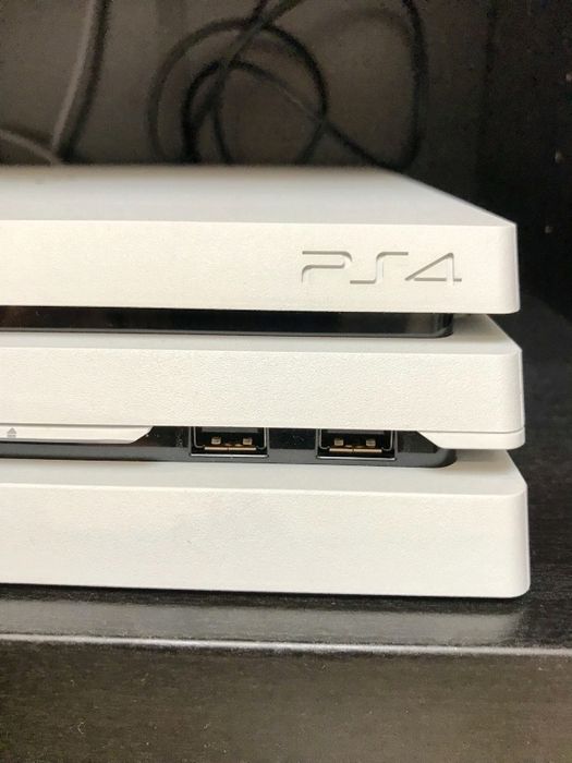 PlayStation 4 Pro 1TB — в отличном состоянии