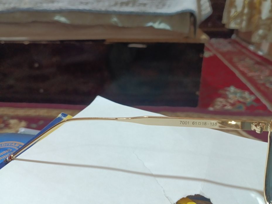 Женский очки почти янги оригинал оладиганлар телефон килилар