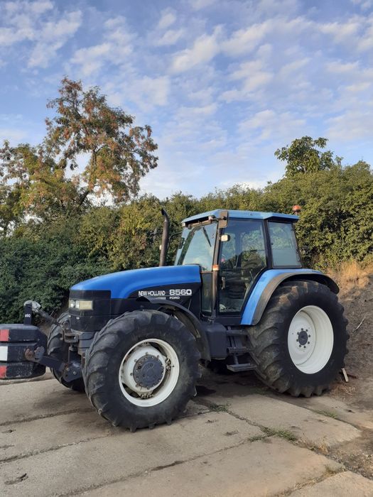 New Holland 8560