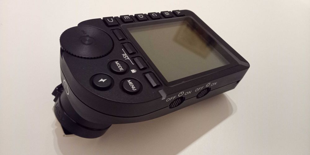 Flash Neewer Q4, Trigger Neewer QPRO-N (Nikon), softbox 90cm noi