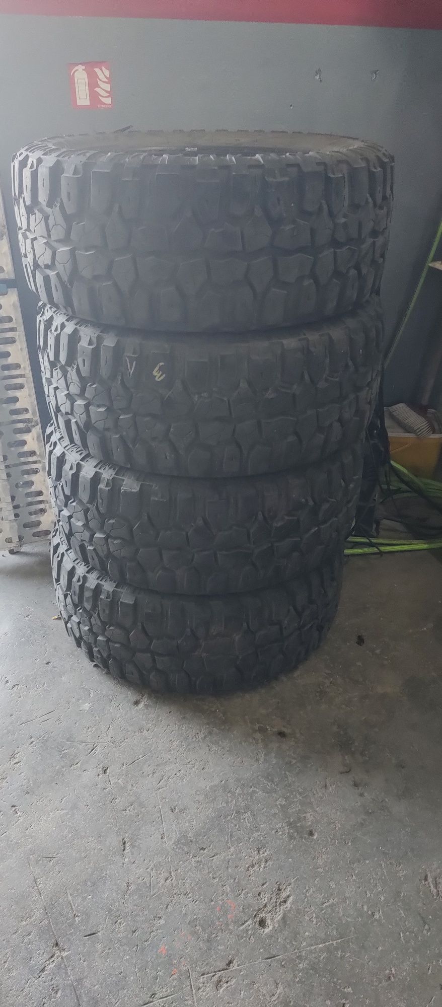 Гуми за джип  20 цола 305/55/20 MUD