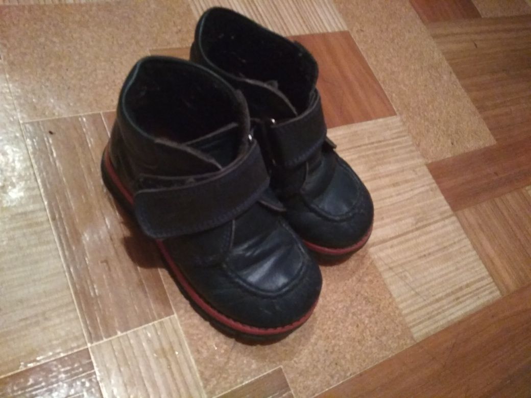 Продам осенние ботинки
