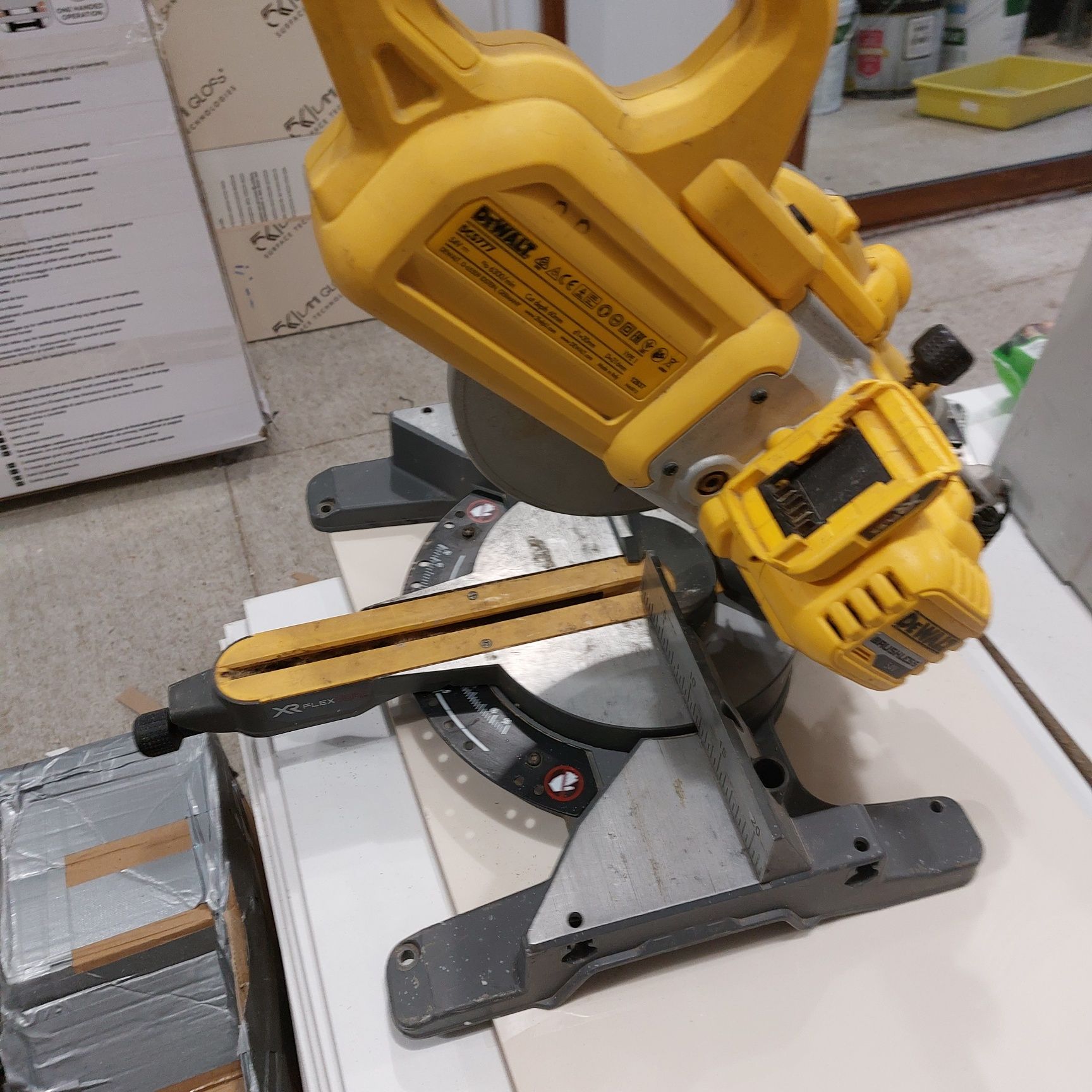 Dewalt DCS777 54V Flex volt  акумулаторна пендула Девалт безчетков