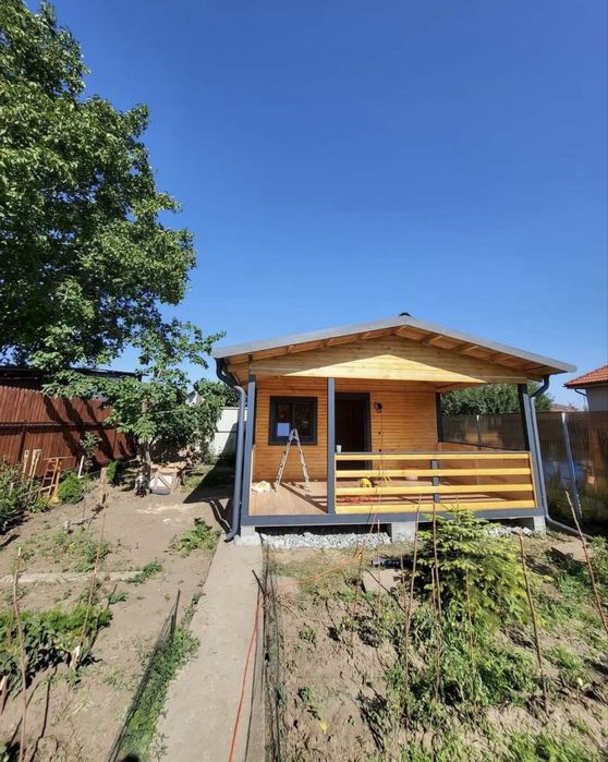 Case din structura de lemn si lambriu