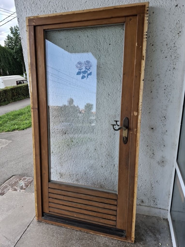 Usa exterior sticlă termopan profil lemn Austria