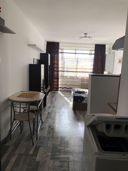 Inchiriez garsoniere ultracentral pe termen scurt .