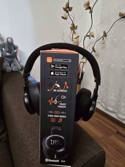Vând Căști JBL LIVE 770 NC