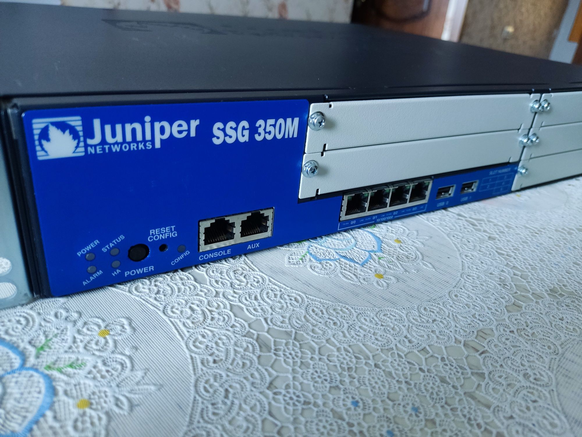 Продаётся  "JUNIPER SSG-350M-SH" межсетевой экран.