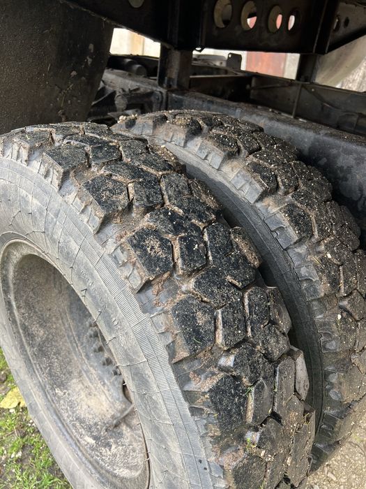 Газ 53 бордови.