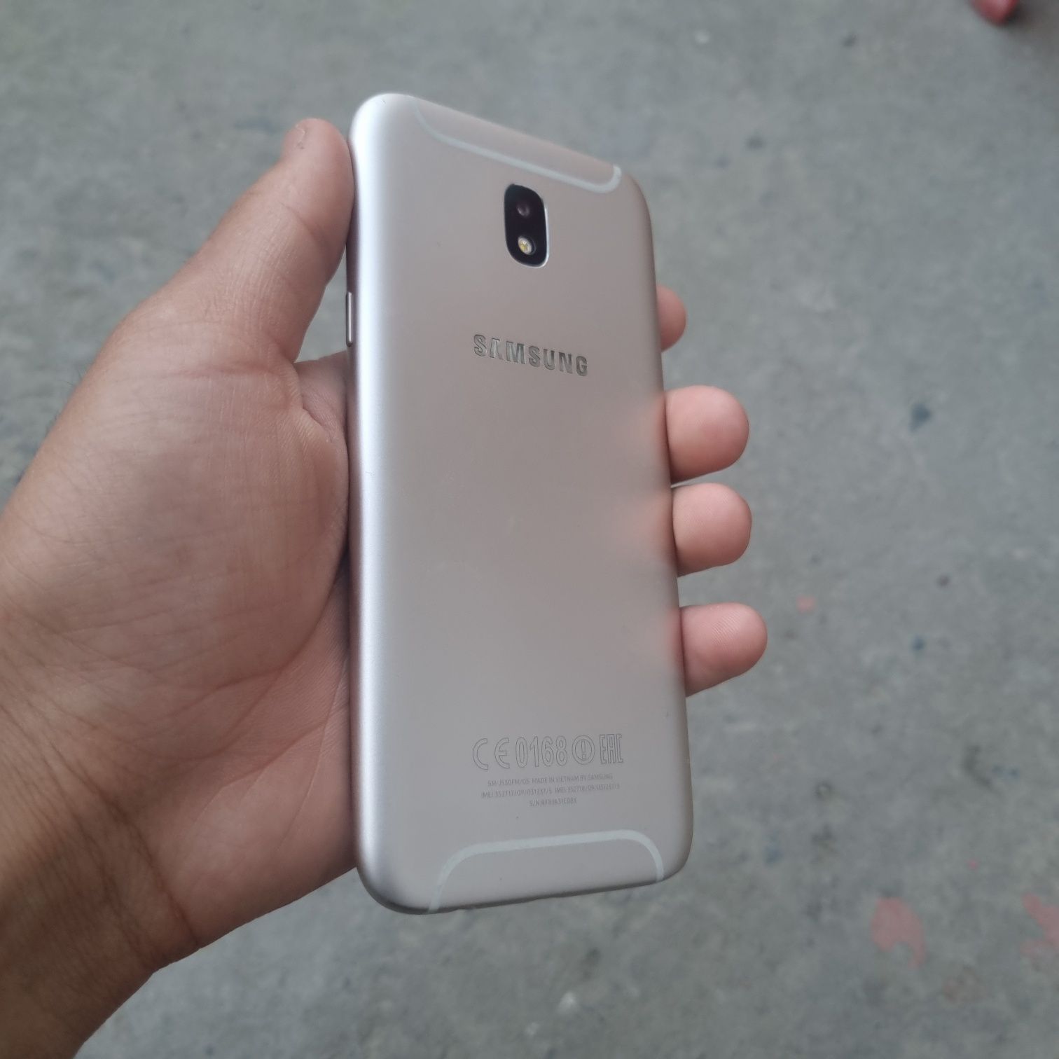 Samsung Galaxy J5 sotiladi