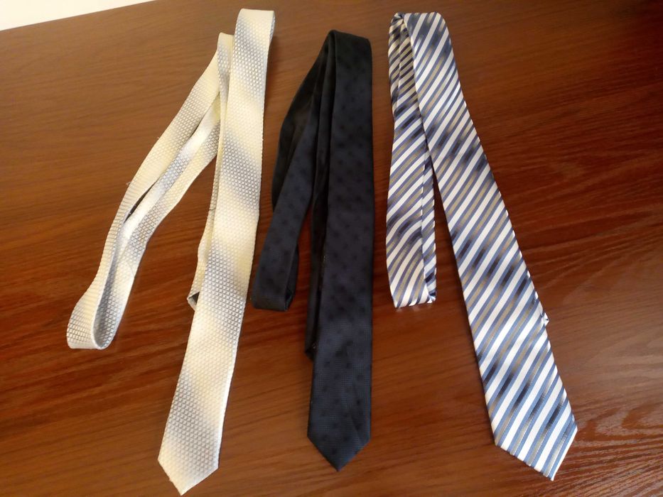 Современные галстуки в отличном состоянии. Цена за все 3шт 50 тыс