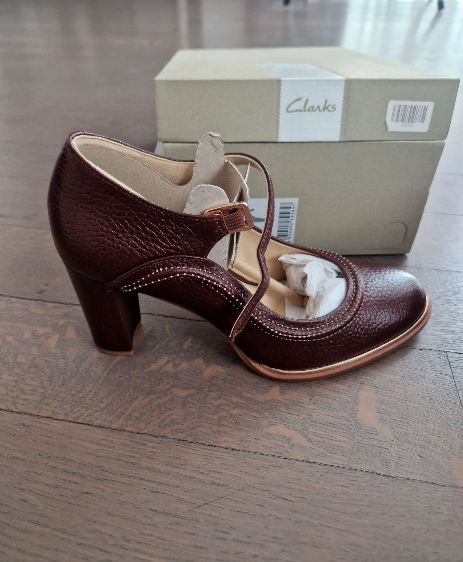 Обувки Clarks естествена кожа