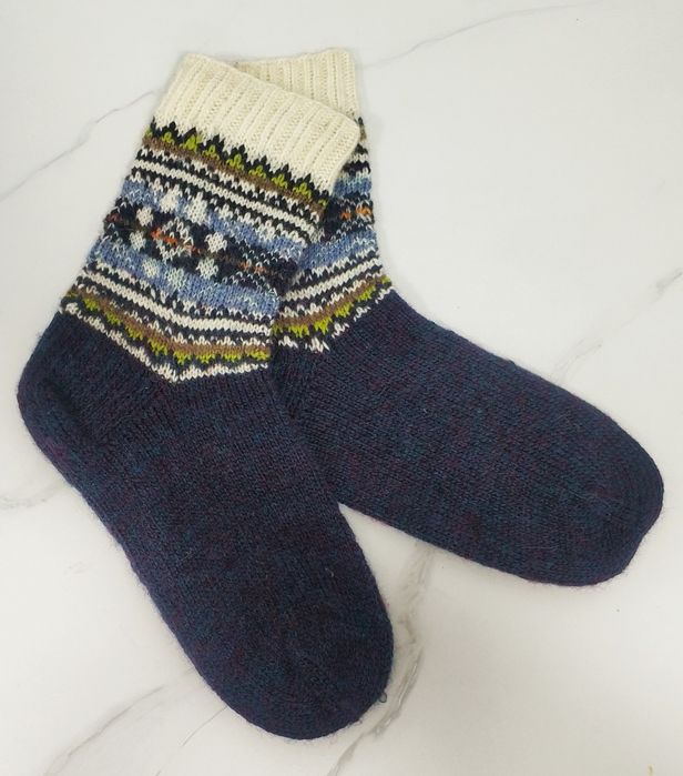 Вязаные носочки из натуральной пряжи.