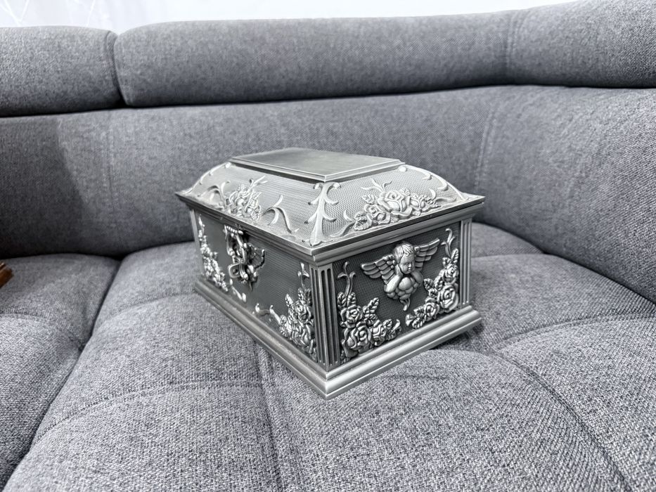 Cutie dijuterii din antimoniu