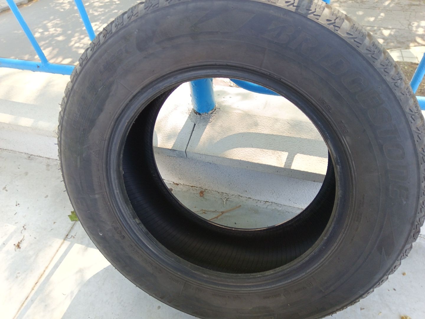 Гуми BRIDGESTONE, зимни /205-65-R15/ пълен комплект.