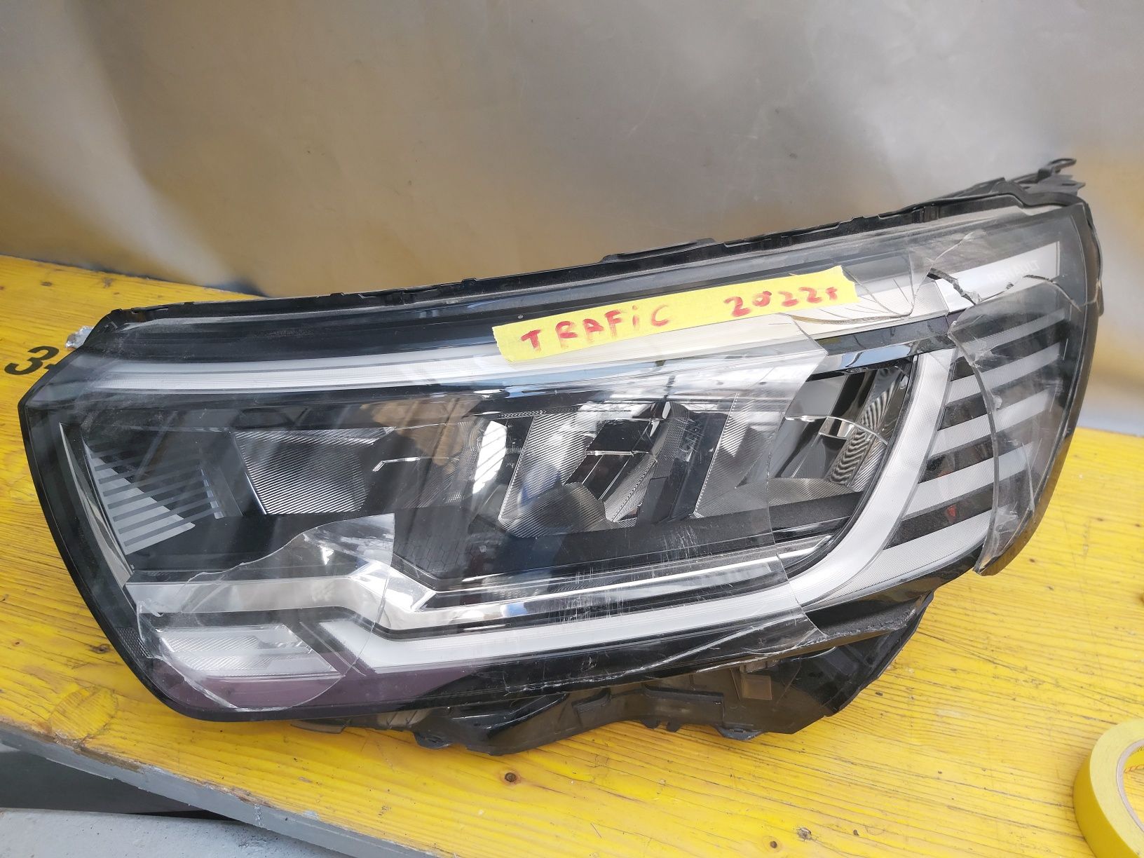 Фар Renault Trafic 2022г full led