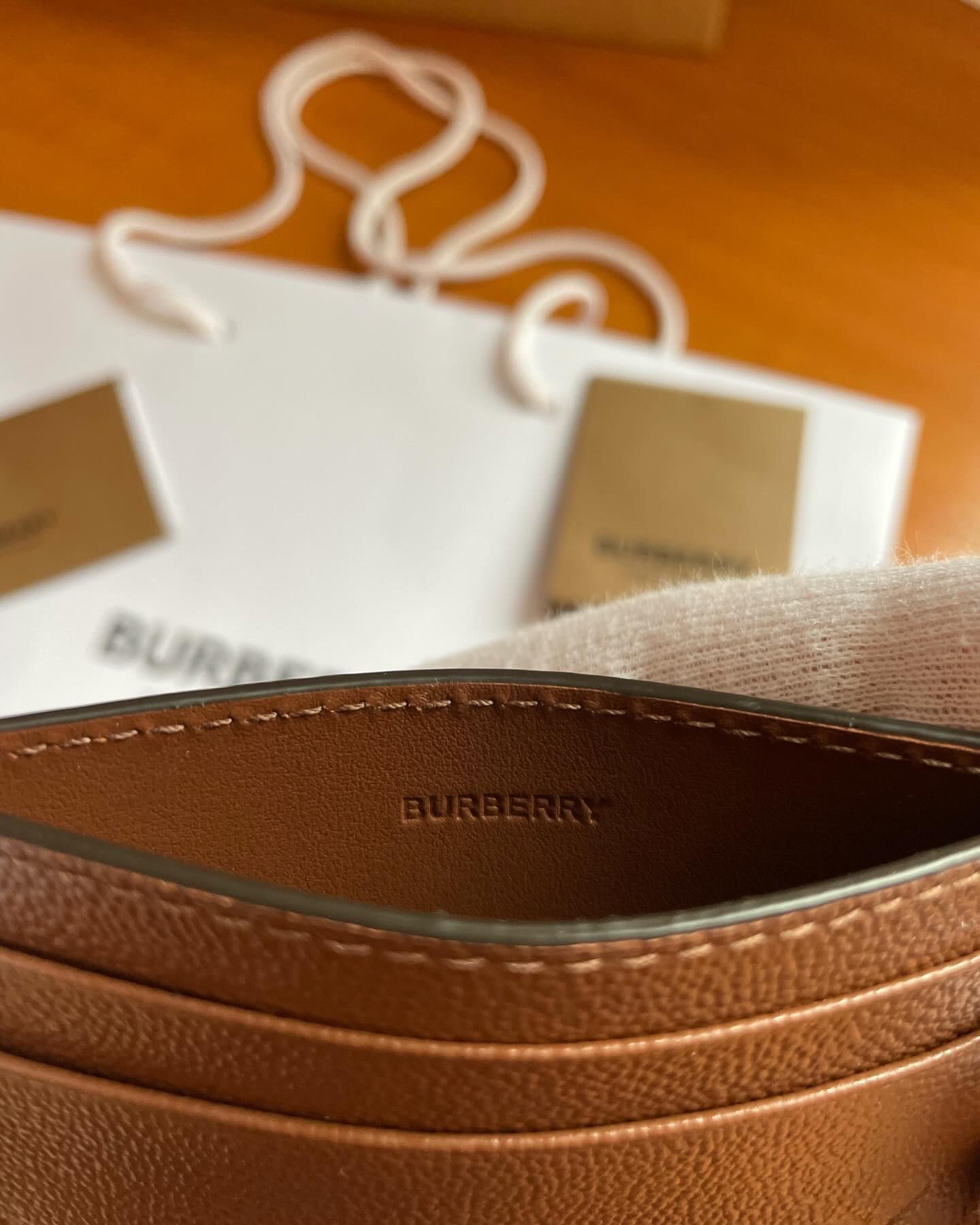 Кожено унисекс портмоне тип card holder, Burberry, тъмно кафяво