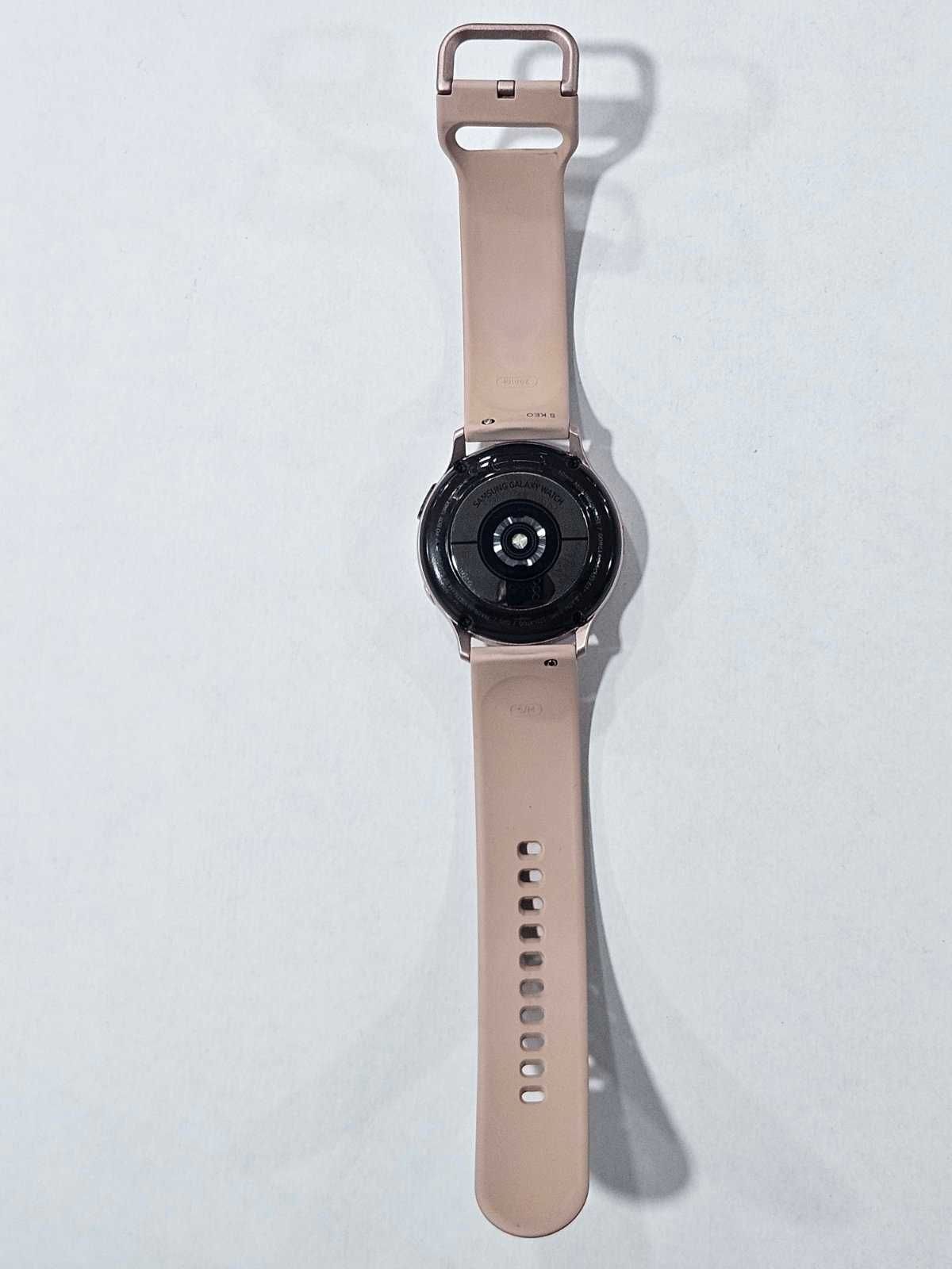 Продавам часовник samsung galaxy watch active 2