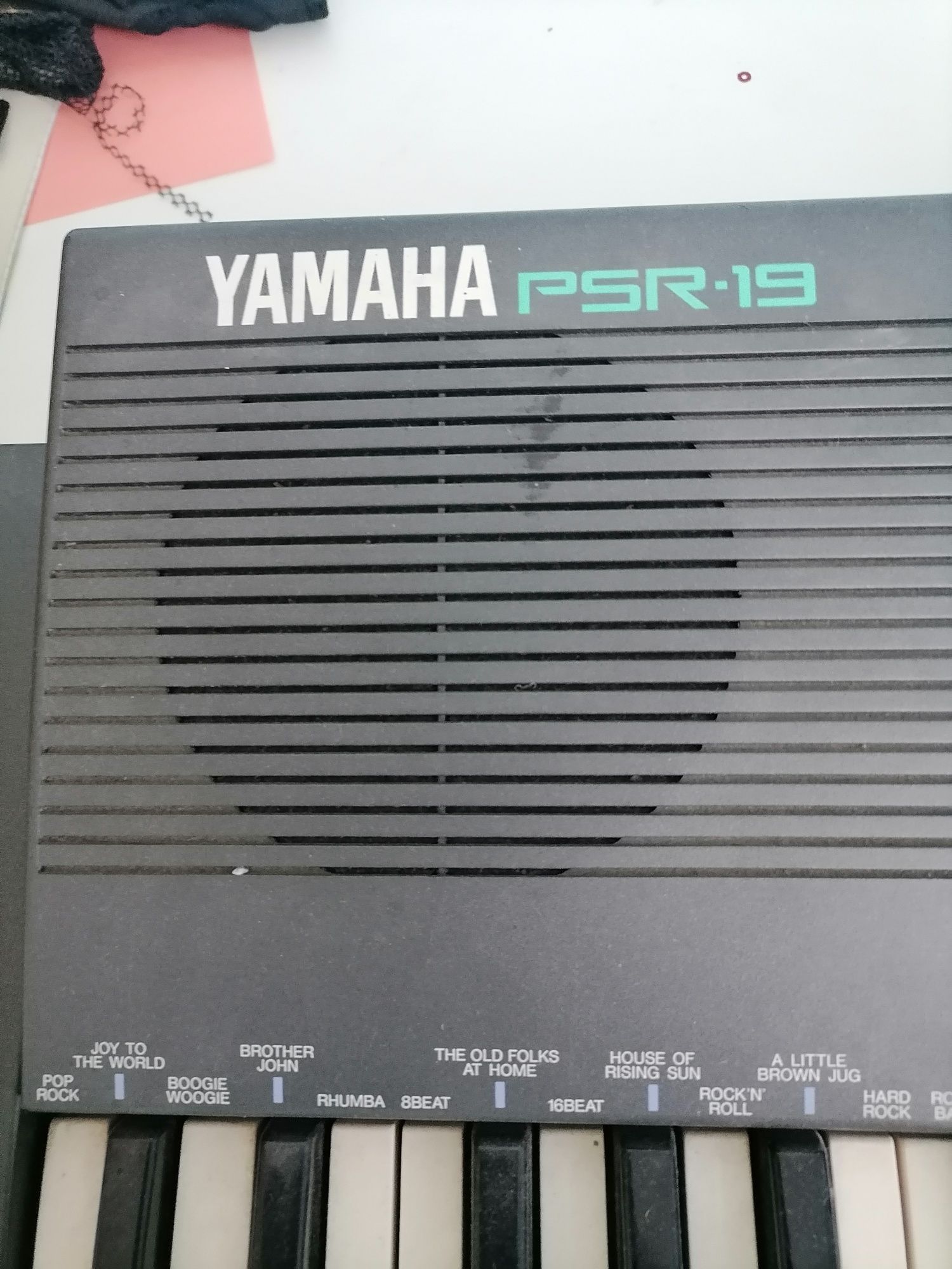 Vând orga Yamaha PSR-19