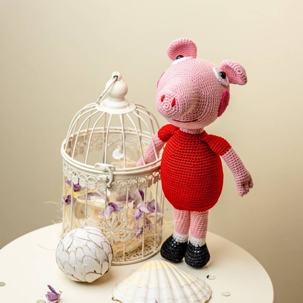 Плетени играчки на една кука -Свинка Пепa (Pepa Pig)  и Щурче