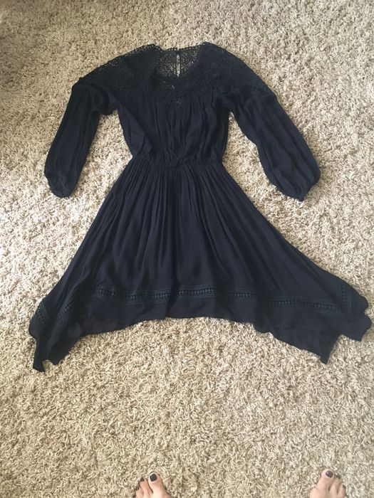 Rochie neagra cu elastic pe talie si dantela in partea de sus