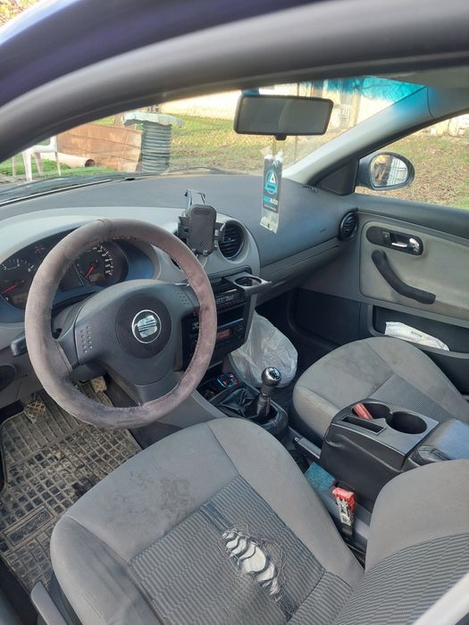 Продава се във изрядно състояние 1.4 75кс 2002г.