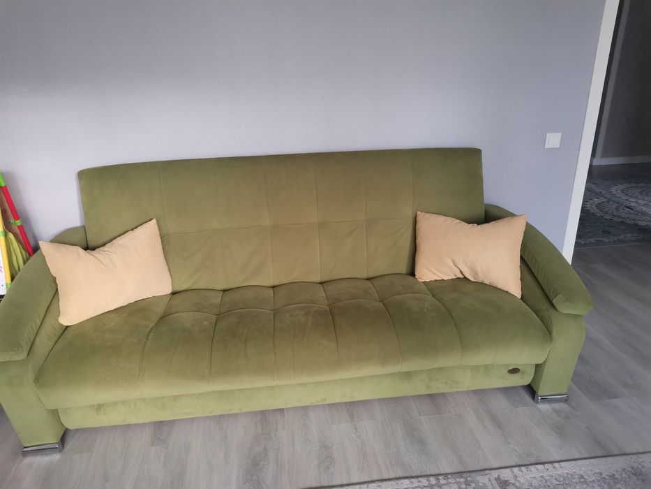 Срочно продам диван -кровать в отличном состоянии. Самовывоз .