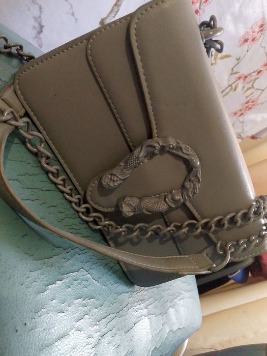 Продам сумочку серый