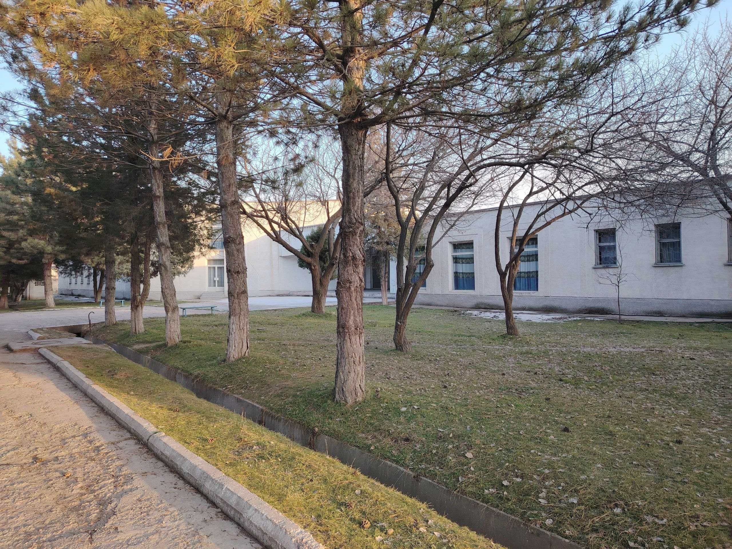 Бизнес учун ер бинолари билан, Земля для бизнеса со зданиями