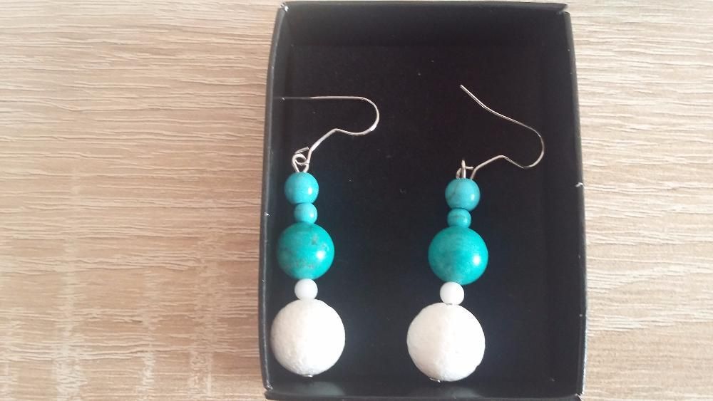 Продавам обеци от естествени камъни