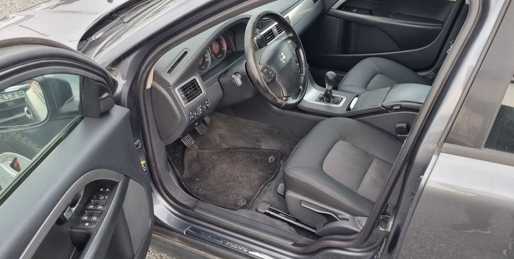 Volvo V70 2.4 Diesel 175 Cp 2011 Rate sau Cash