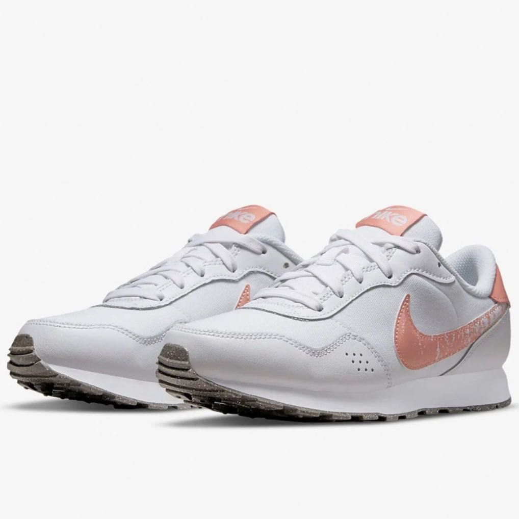 Nike Valiant SE.39 дамски маратонки Найк.