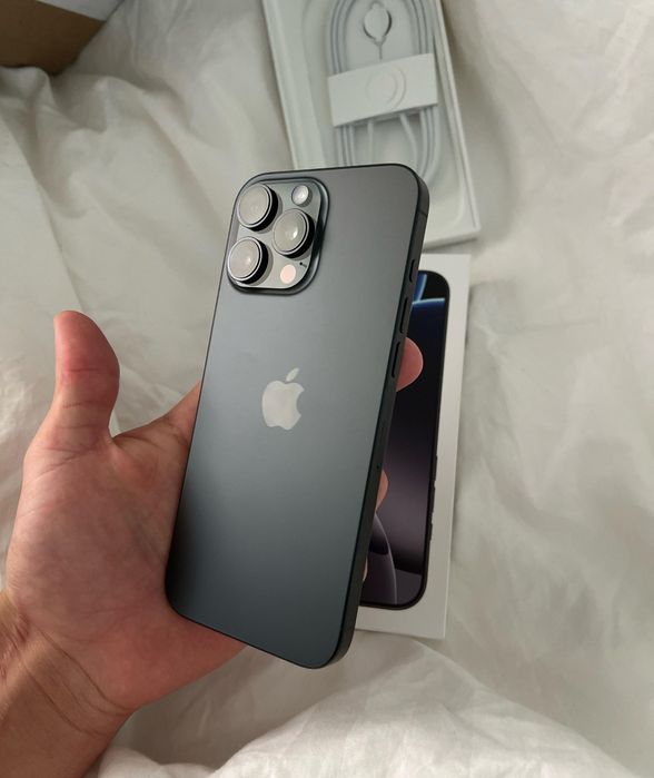 iPhone 16 Pro Max черный цикл 44, идеал