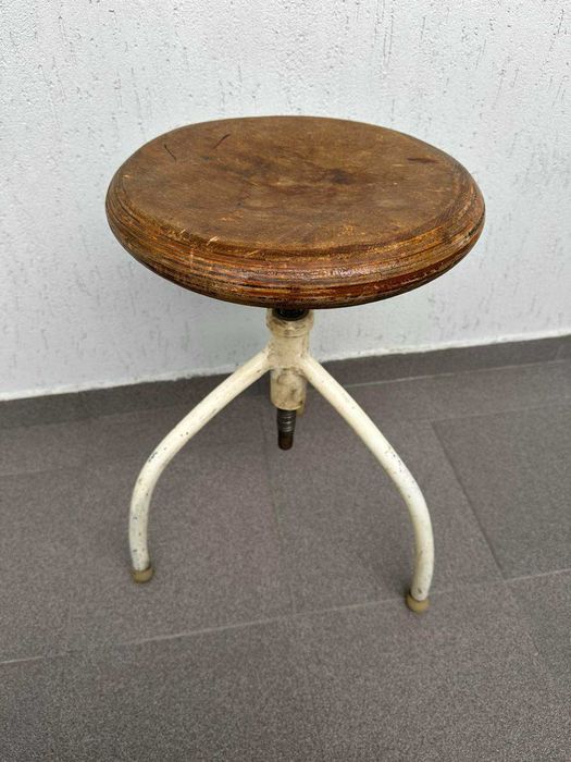 Винтидж Медицинско Столче на Винт Индустриално