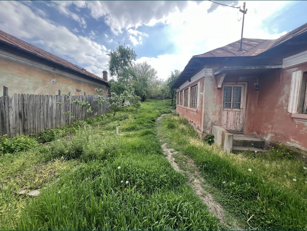 Casa cu teren generos in centrul comunei Ghercesti