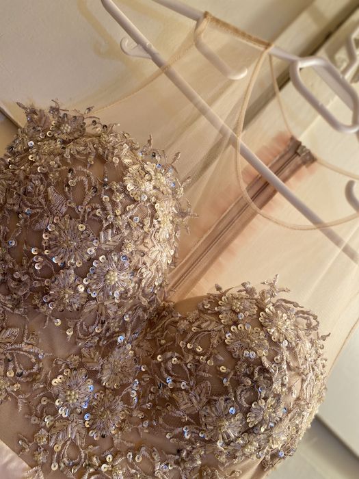 Rochie speciala cu pietricele