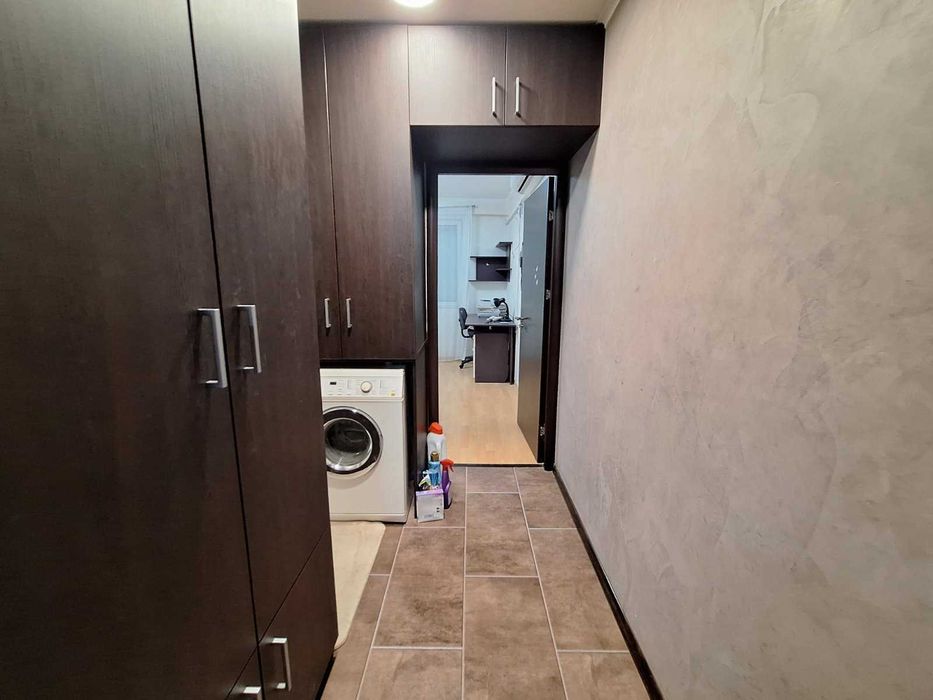 Продава 3 - стаен апартамент