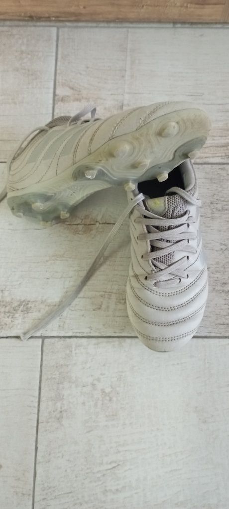 Детски футболни обувки за трева и за зала