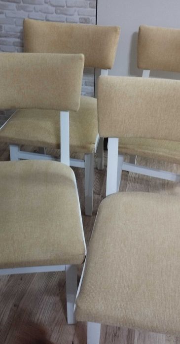 Продавам трапезни столове 4 бр.,претапицирани,дърво,реновирани.