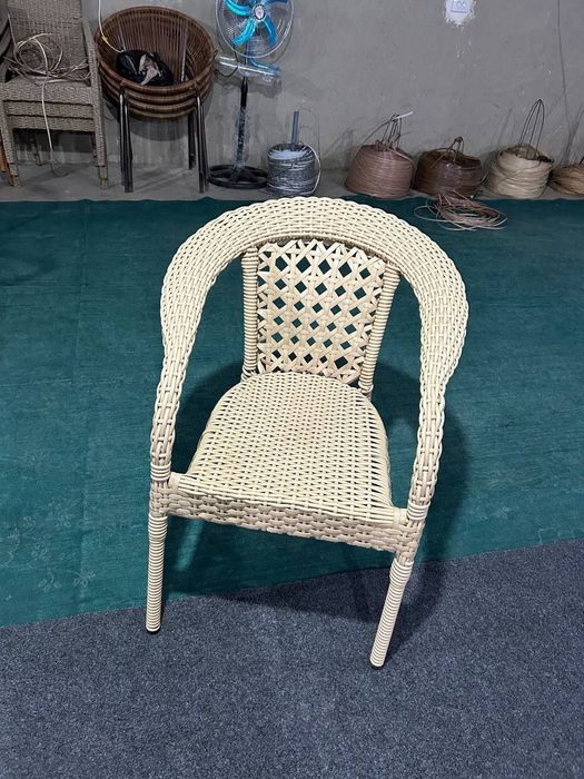 Ratan toʻqma stol stullar